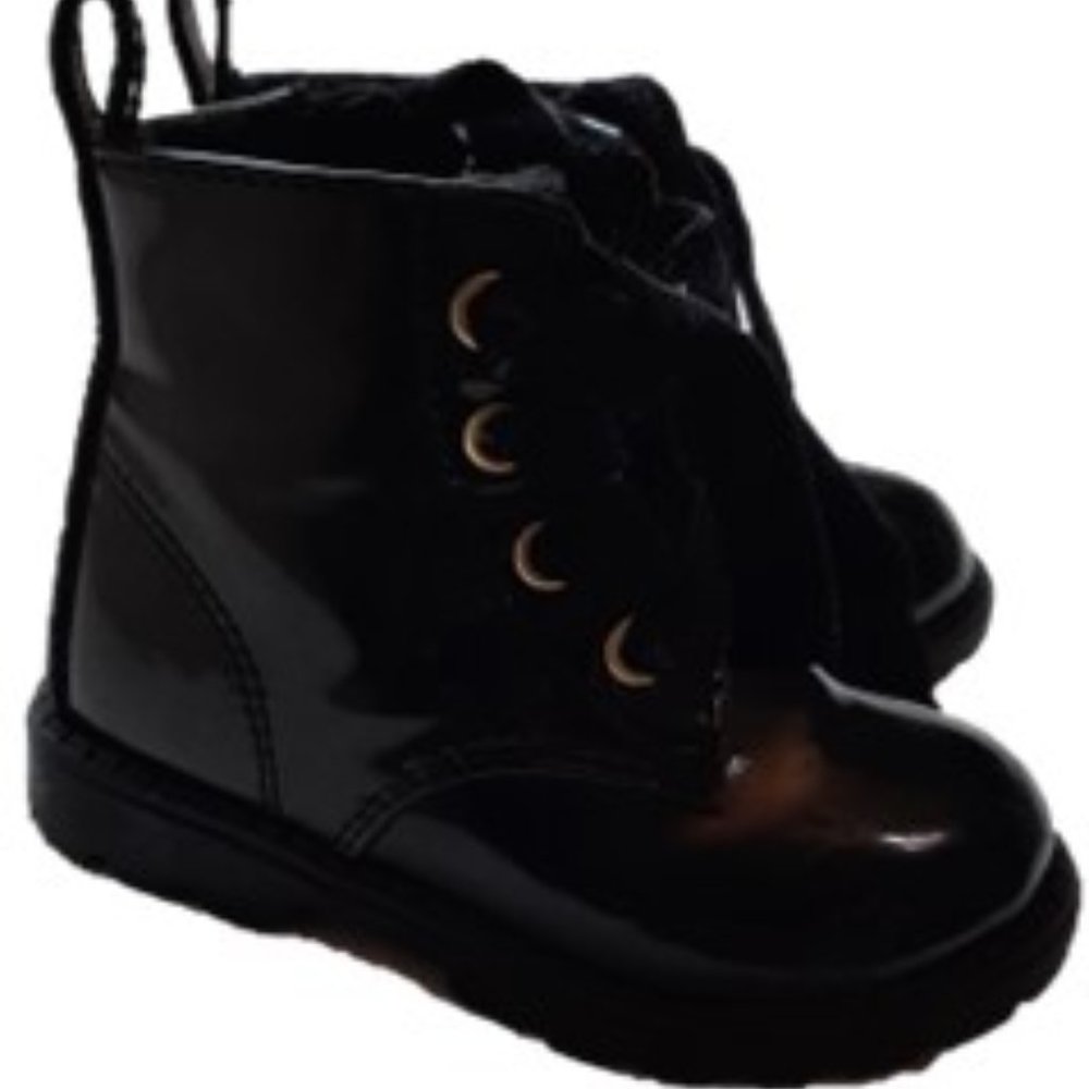 Adorable Black Patent Toddler boots size 20-21 (5 to 5.5) H&M